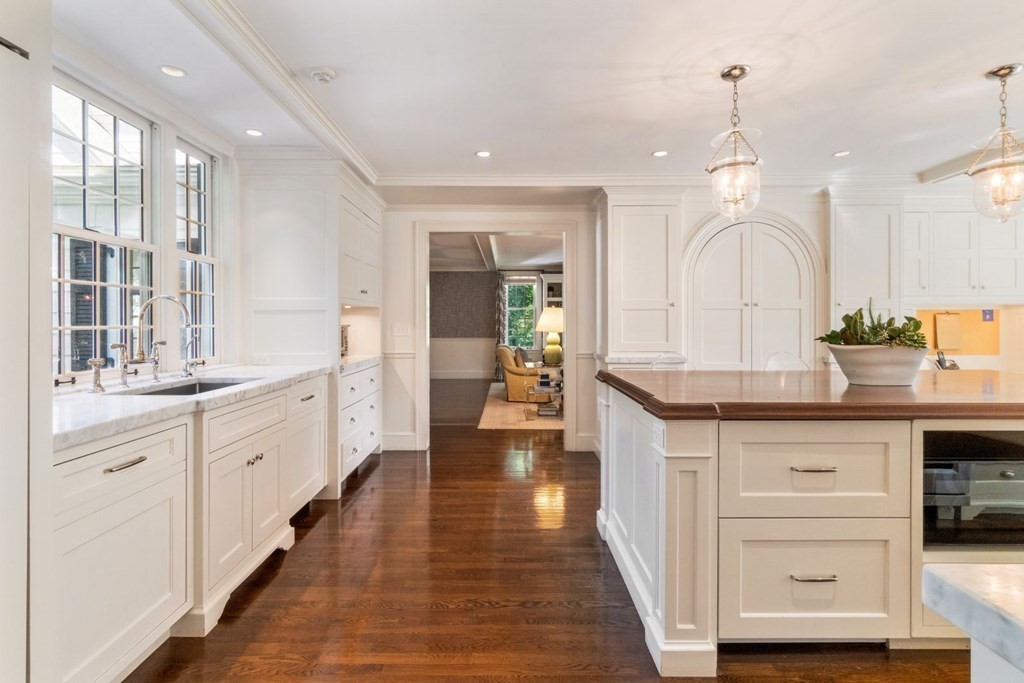 62 Carisbrooke Road Wellesley, MA 02481 - Photo 11 of 32