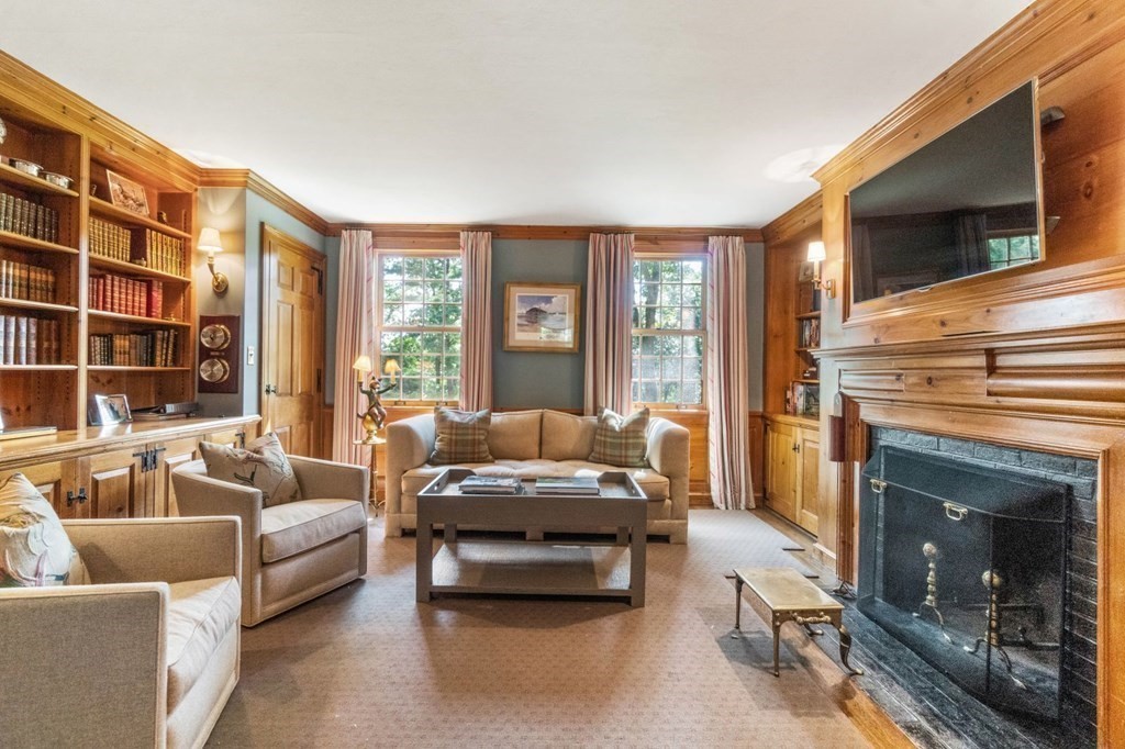 62 Carisbrooke Road Wellesley, MA 02481 - Photo 15 of 32