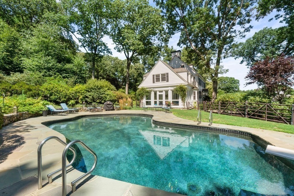 62 Carisbrooke Road Wellesley, MA 02481 - Photo 28 of 32