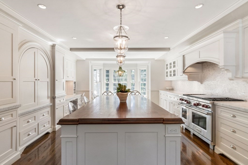 62 Carisbrooke Road Wellesley, MA 02481 - Photo 9 of 32