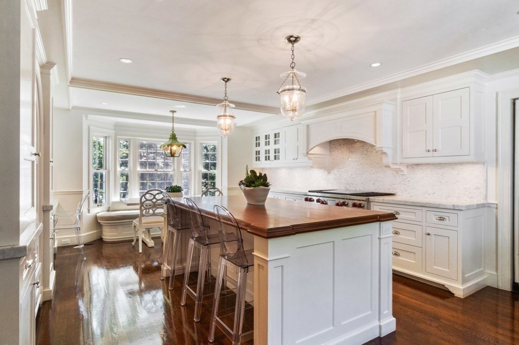 62 Carisbrooke Road Wellesley, MA 02481 - Photo 10 of 32