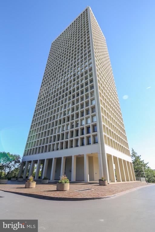 200 Locust Street, Unit 4GN Philadelphia, PA 19106 - Photo 13 of 13 a front view of a building