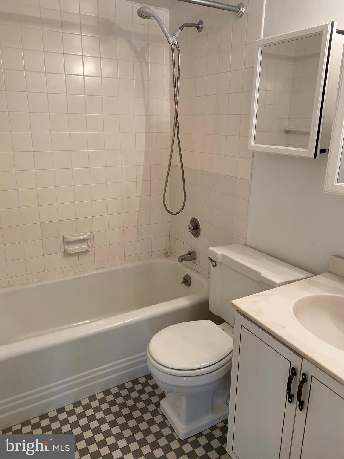 200 Locust Street, Unit 4GN Philadelphia, PA 19106 - Photo 6 of 13 a bathroom with a toilet a sink and bathtub