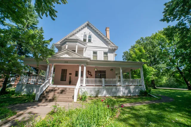 $370,000 | 316 2nd Avenue Southeast, Aitkin, MN 56431