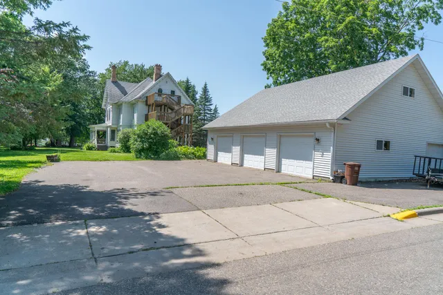 $370,000 | 316 2nd Avenue Southeast, Aitkin, MN 56431