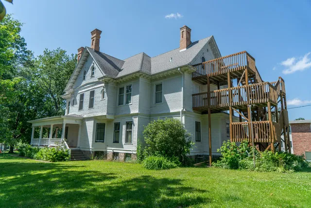 $370,000 | 316 2nd Avenue Southeast, Aitkin, MN 56431