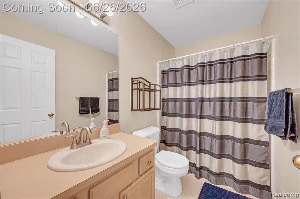 126 Eagle Ridge Road Lake Orion, MI 48360 - Photo 10 of 29