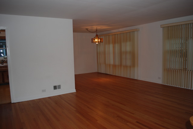 7436 Keystone Avenue Skokie, IL 60076 - Photo 4 of 16
