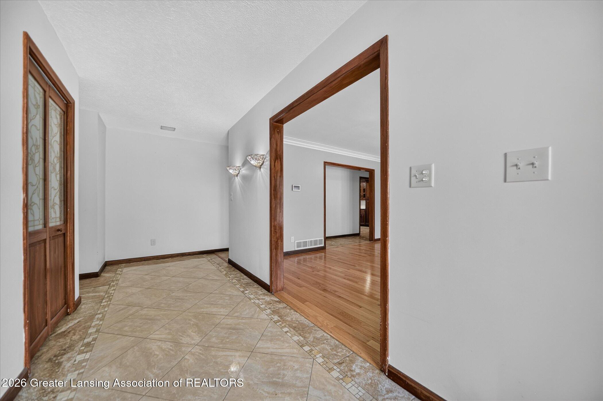 2915 North Cambridge Road Lansing, MI 48911 - Photo 7 of 36 6