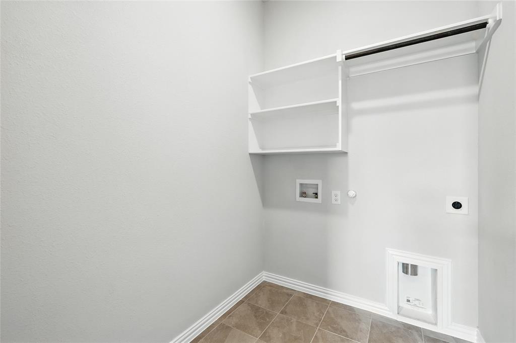 530 Red Barn Drive Van Alstyne, TX 75495 - Photo 21 of 40 Washroom featuring washer hookup, hookup for an electric dryer, and gas dryer hookup
