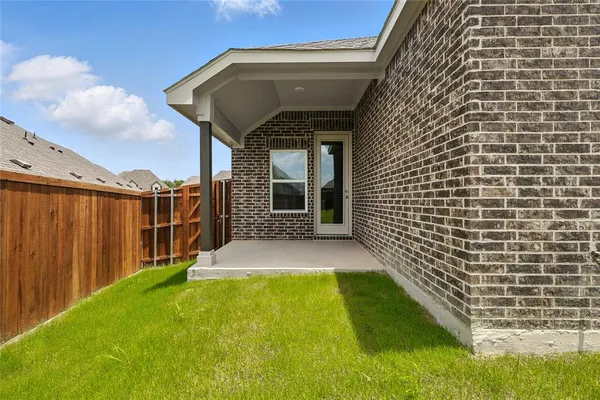 $399,890 | 530 Red Barn Drive, Van Alstyne, TX 75495