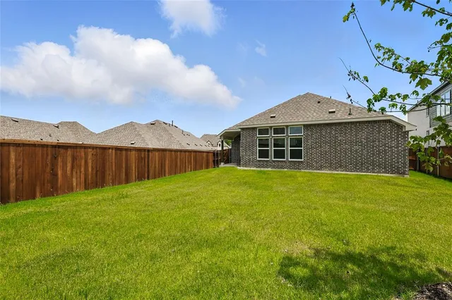 $409,990 | 530 Red Barn Drive, Van Alstyne, TX 75495