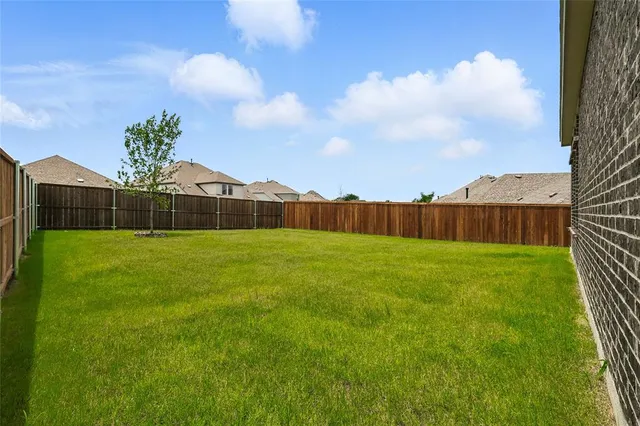 $409,990 | 530 Red Barn Drive, Van Alstyne, TX 75495