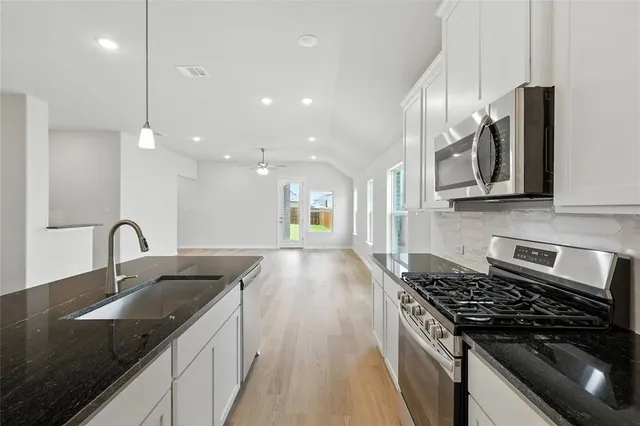 $409,990 | 530 Red Barn Drive, Van Alstyne, TX 75495