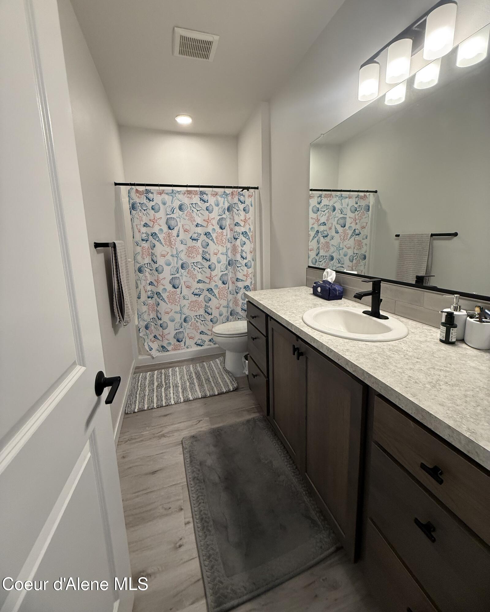 6480 North Atlas Road, Unit 203 Coeur D'Alene, ID 83815 - Photo 4 of 6 Primary Bathroom (2)