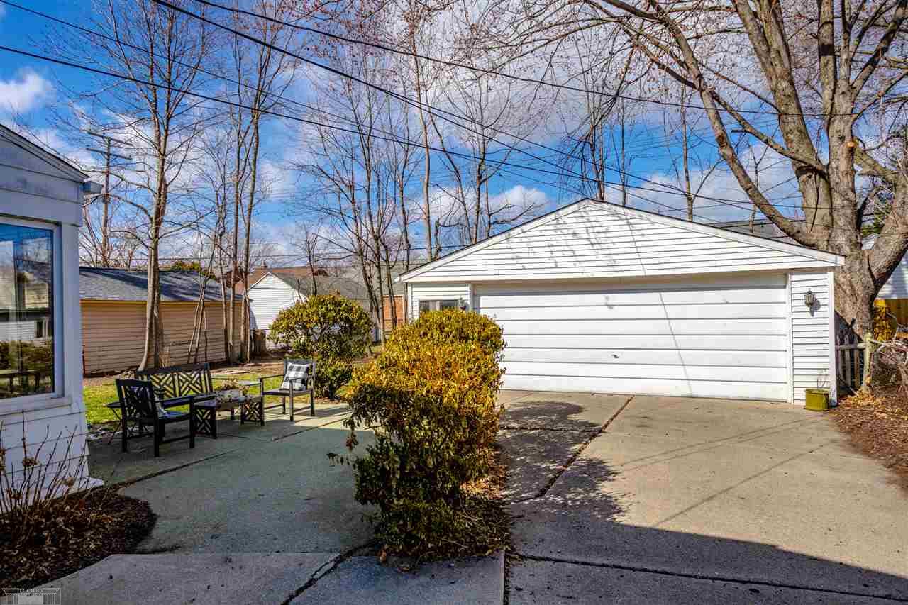 1992 Oxford Road Grosse Pointe Woods, MI 48236 - Photo 40 of 47