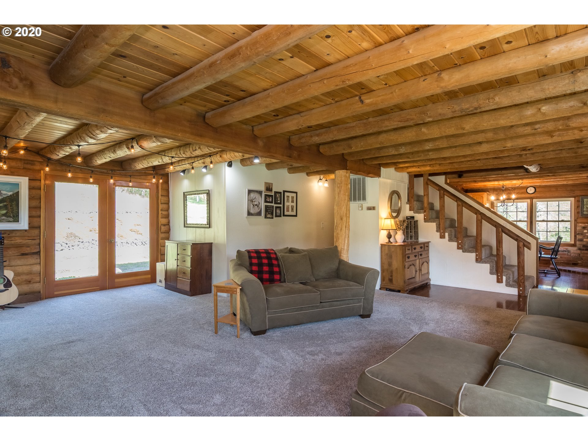 764 Upper Cleveland Rapids Road Roseburg, OR 97471 - Photo 13 of 31 Living Room