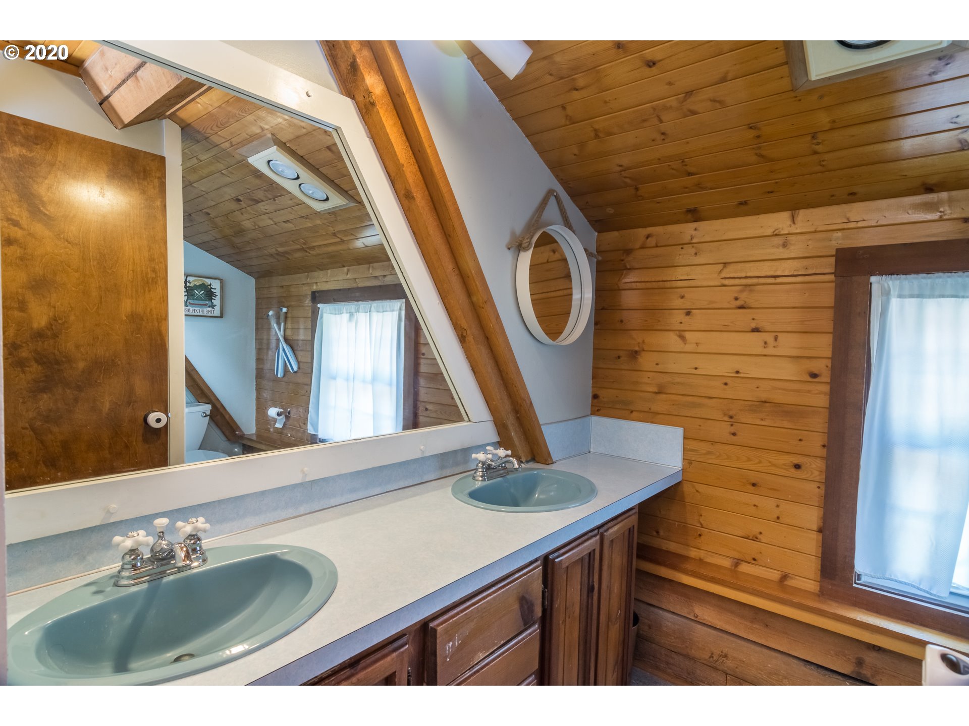 764 Upper Cleveland Rapids Road Roseburg, OR 97471 - Photo 21 of 31 Bathroom
