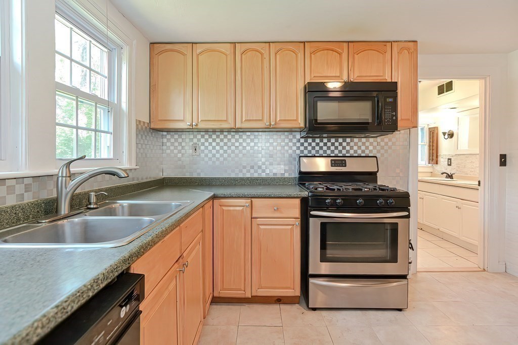 207 Boston Post Road Wayland, MA 01778 - Photo 7 of 38