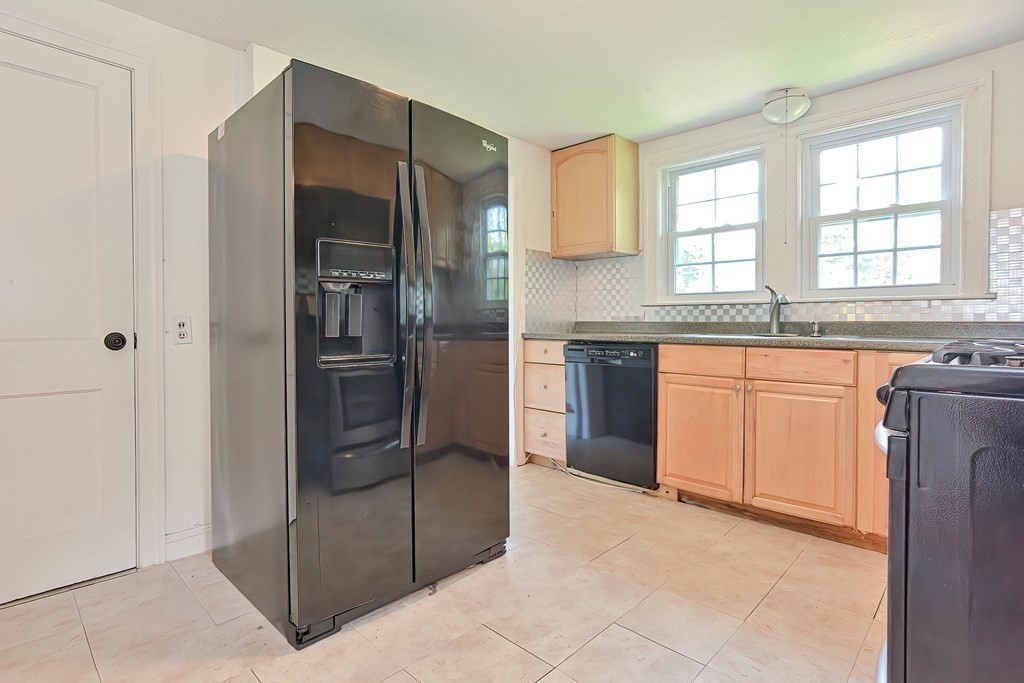 207 Boston Post Road Wayland, MA 01778 - Photo 9 of 38