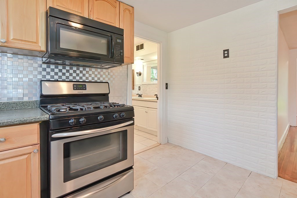 207 Boston Post Road Wayland, MA 01778 - Photo 10 of 38