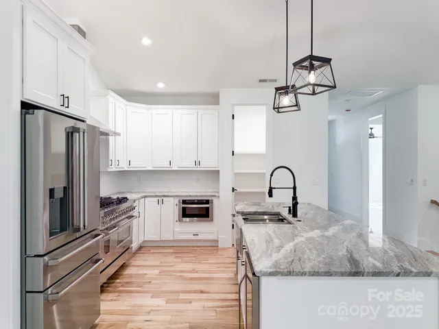 $950,000 | 47 Skylar Lane, Mills River, NC 28759