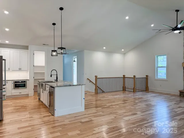 $950,000 | 47 Skylar Lane, Mills River, NC 28759