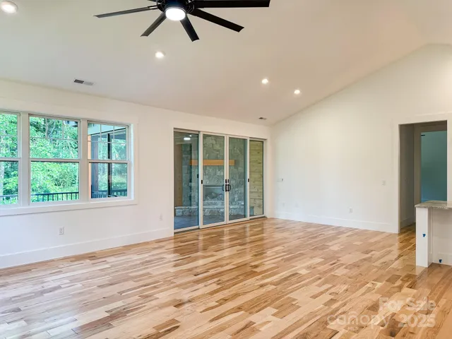 $950,000 | 47 Skylar Lane, Mills River, NC 28759