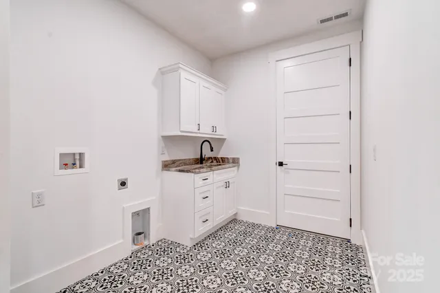 $950,000 | 47 Skylar Lane, Mills River, NC 28759