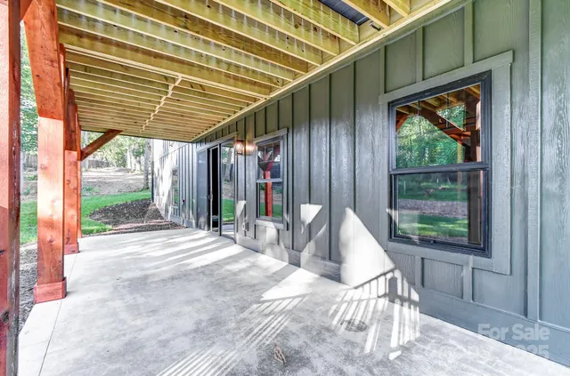 $950,000 | 47 Skylar Lane, Mills River, NC 28759