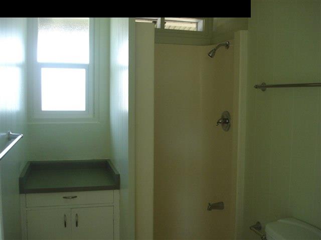 35 Maha Road, Unit 3 Makawao, HI 96768 - Photo 4 of 4 a bathroom with a window