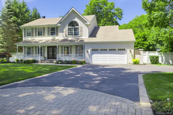$1,095,000 | 17 Dorfer Lane, Nesconset, NY 11767