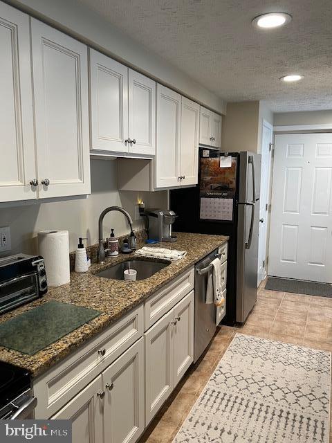 624 Southern Hills Drive, Unit B2A Arnold, MD 21012 - Photo 9 of 13 a kitchen with granite countertop a sink a stove and refrigerator