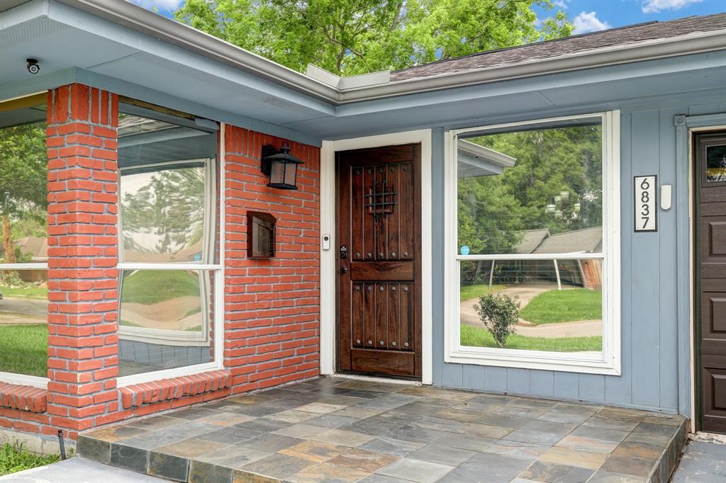6837 Concho Street Houston, TX 77074 - Photo 2 of 16