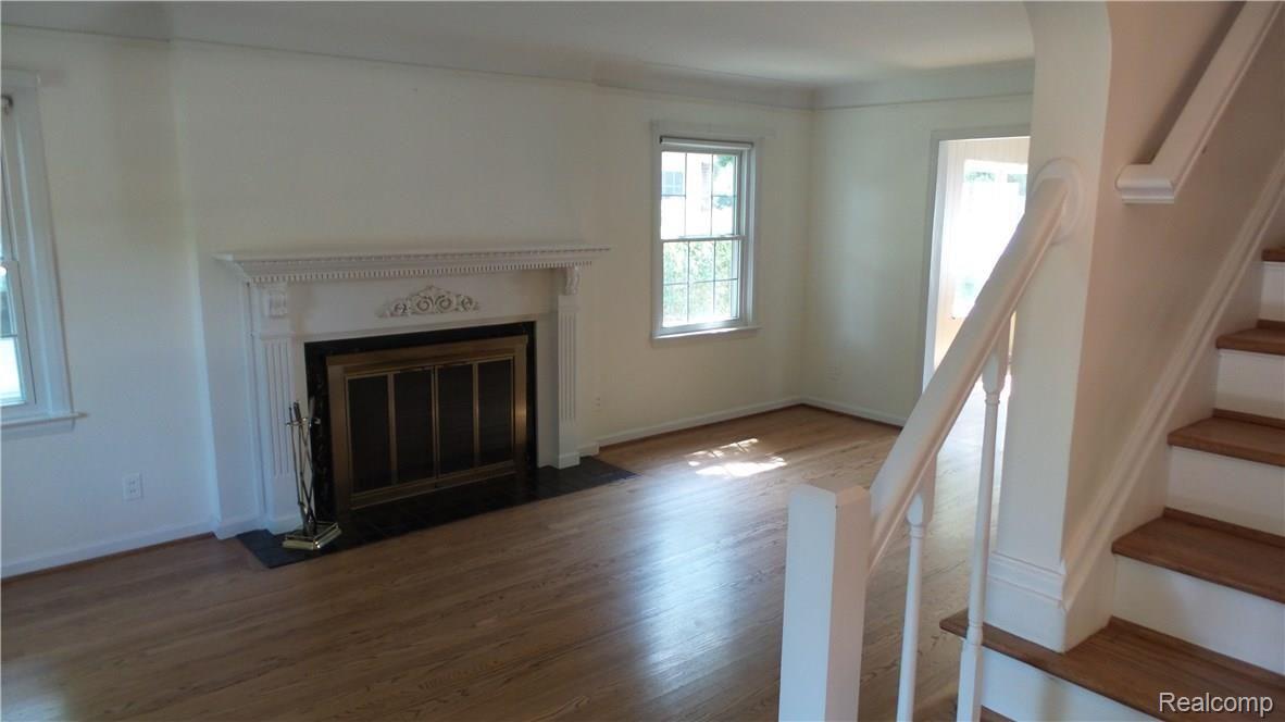 879 Hampton Road Grosse Pointe, MI 48236 - Photo 3 of 44 20160808_115841.jpg