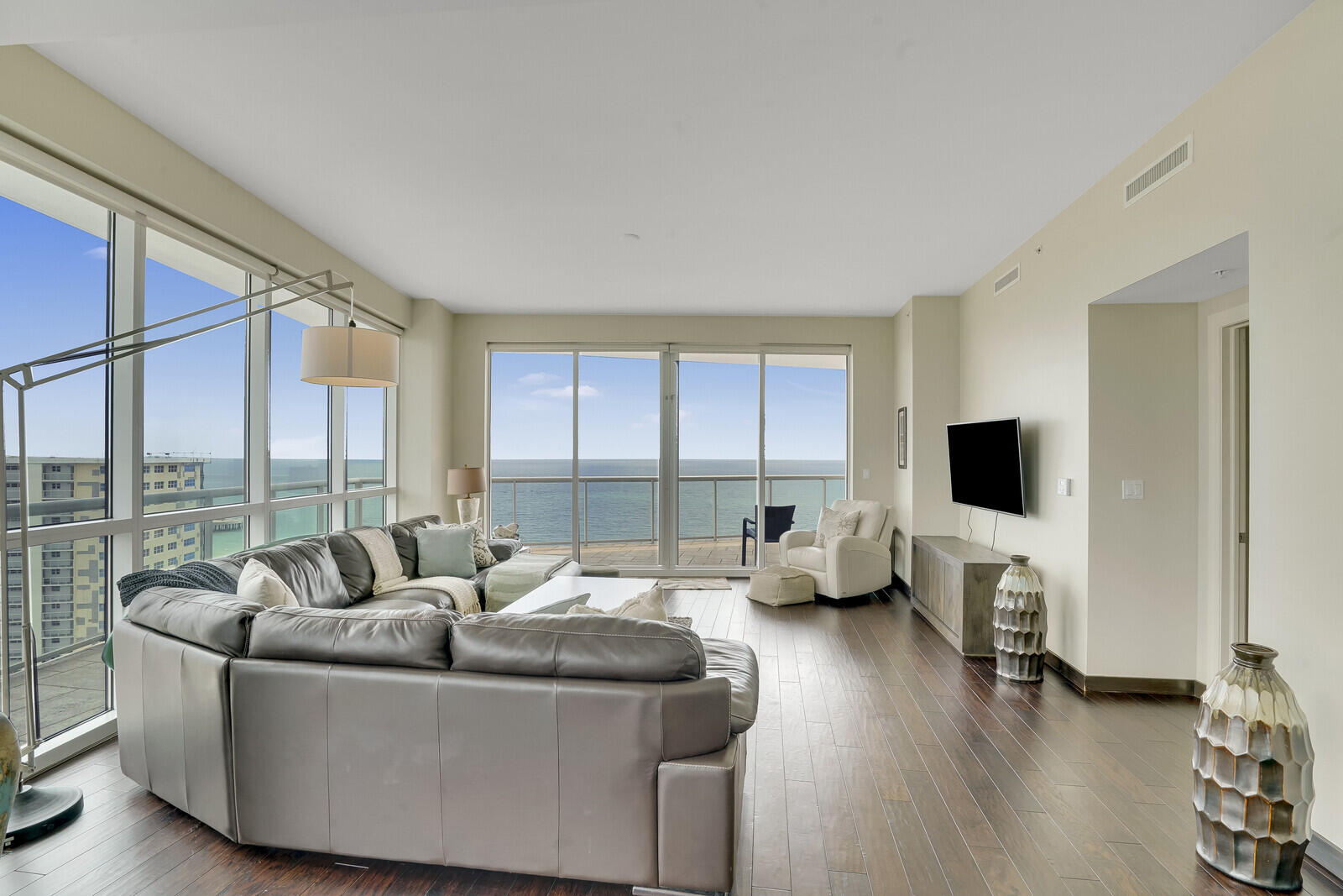 1 North Ocean Boulevard, Unit 1707 Pompano Beach, FL 33062 - Photo 2 of 41 07_Image_7_mls