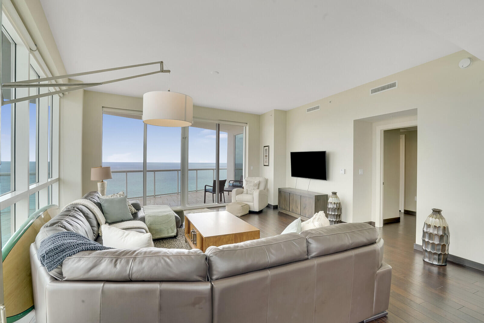 1 North Ocean Boulevard, Unit 1707 Pompano Beach, FL 33062 - Photo 7 of 41 09_Image_9_mls