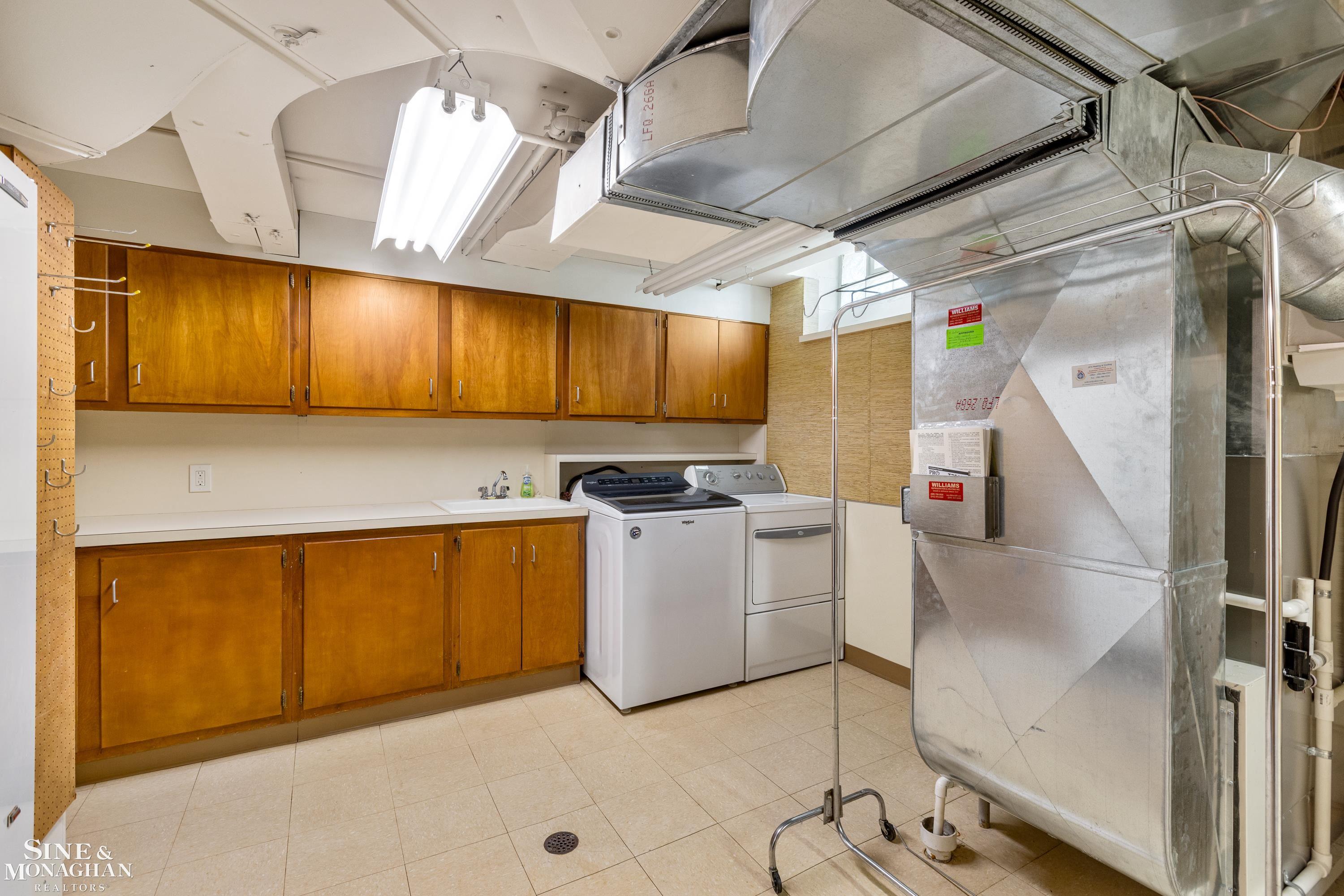 1380 Oxford Road Grosse Pointe, MI 48236 - Photo 40 of 59 Laundry Room