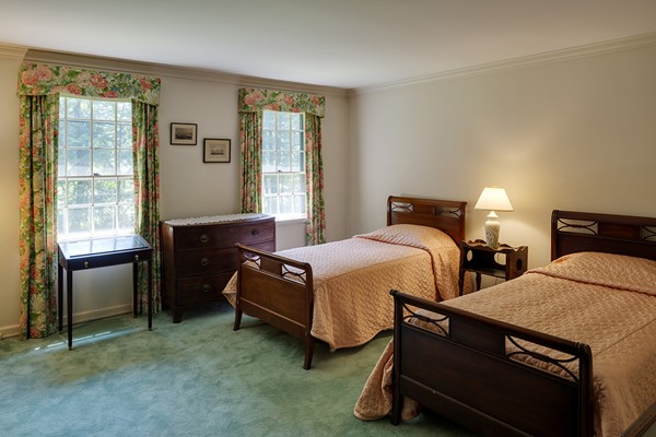 100 Old England Road Newton, MA 02467 - Photo 8 of 11