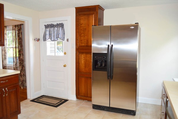 1217 Bradley Road Springfield, MA 01118 - Photo 4 of 30 Gallery Image 4