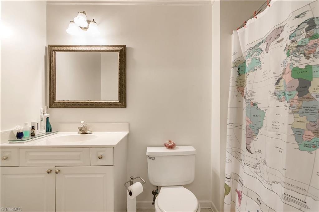 1811 Rivertrace Point High Point, NC 27265 - Photo 10 of 24 Gallery Image 10