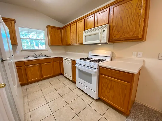 $1,650 | 486 Sampson, Kyle, TX 78640