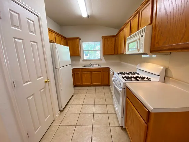 $1,650 | 486 Sampson, Kyle, TX 78640