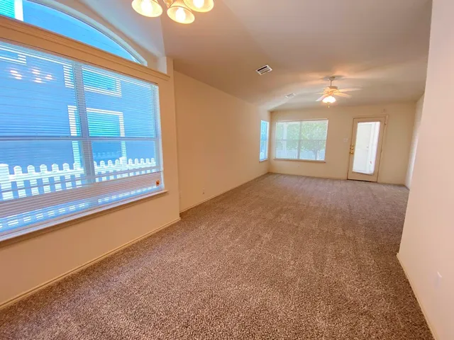 $1,650 | 486 Sampson, Kyle, TX 78640