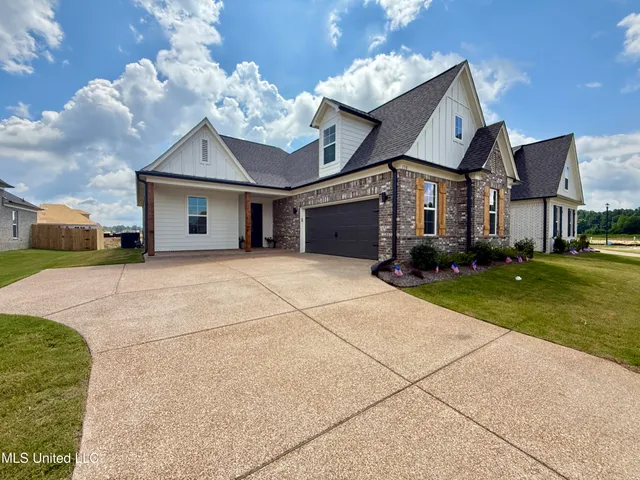 $346,900 | 738 Coahoma Court, Nesbit, MS 38651