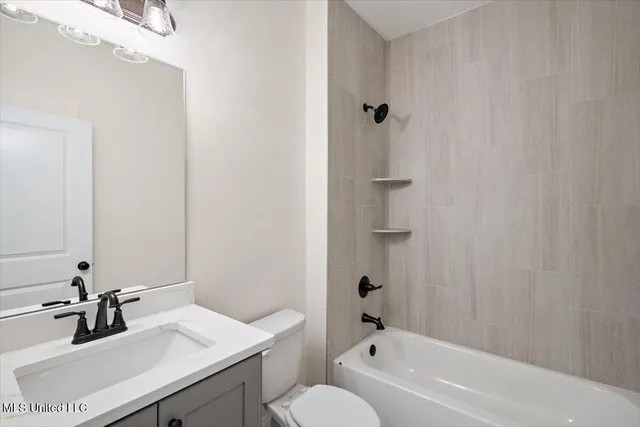 $346,900 | 738 Coahoma Court, Nesbit, MS 38651