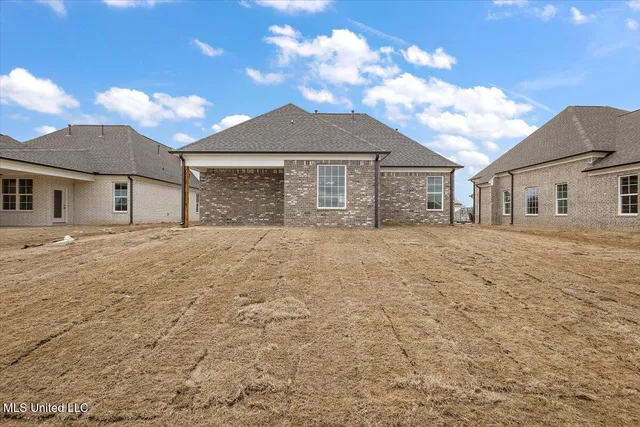 $346,900 | 738 Coahoma Court, Nesbit, MS 38651