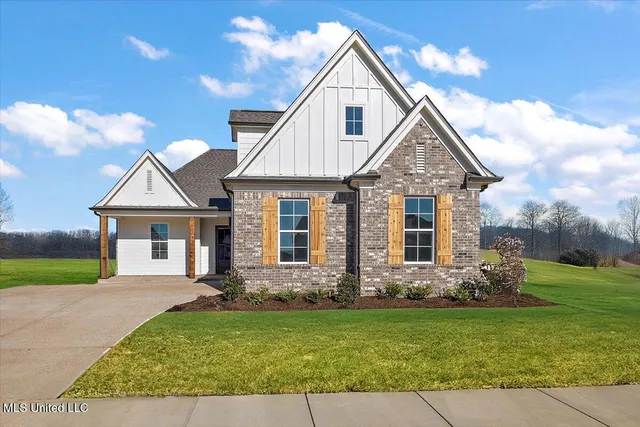 $346,900 | 738 Coahoma Court, Nesbit, MS 38651