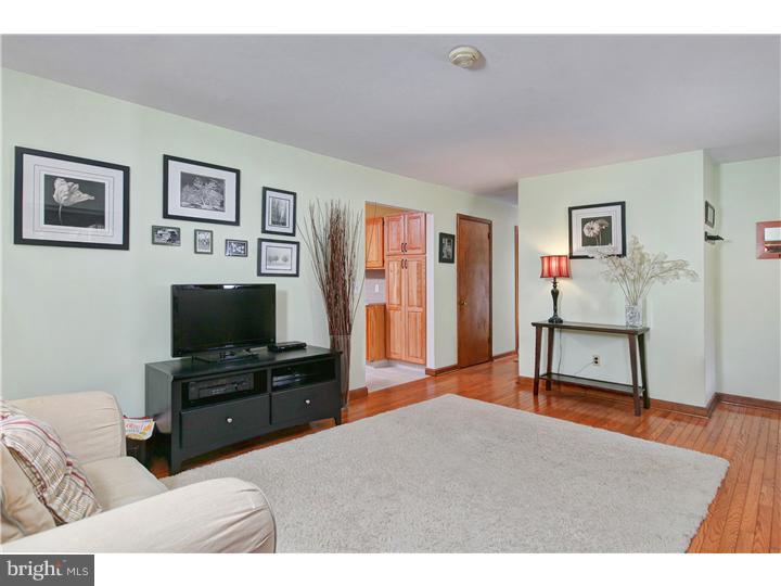169 McKishen Road Elmer, NJ 08318 - Photo 3 of 13 Living Room