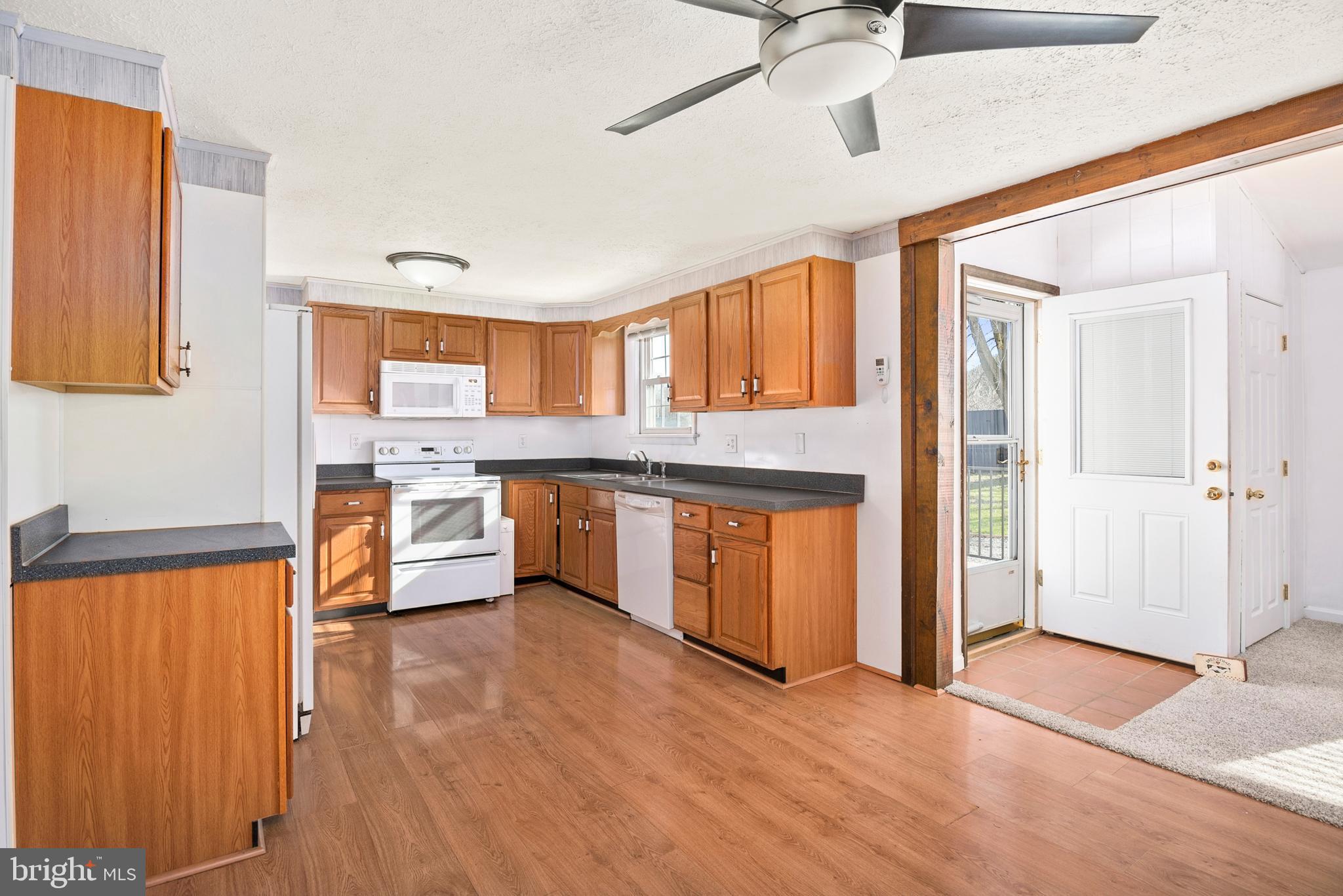 236 Union Church Road Townsend, DE 19734 - Photo 3 of 16 Huge Kitchen with Laminent flooring